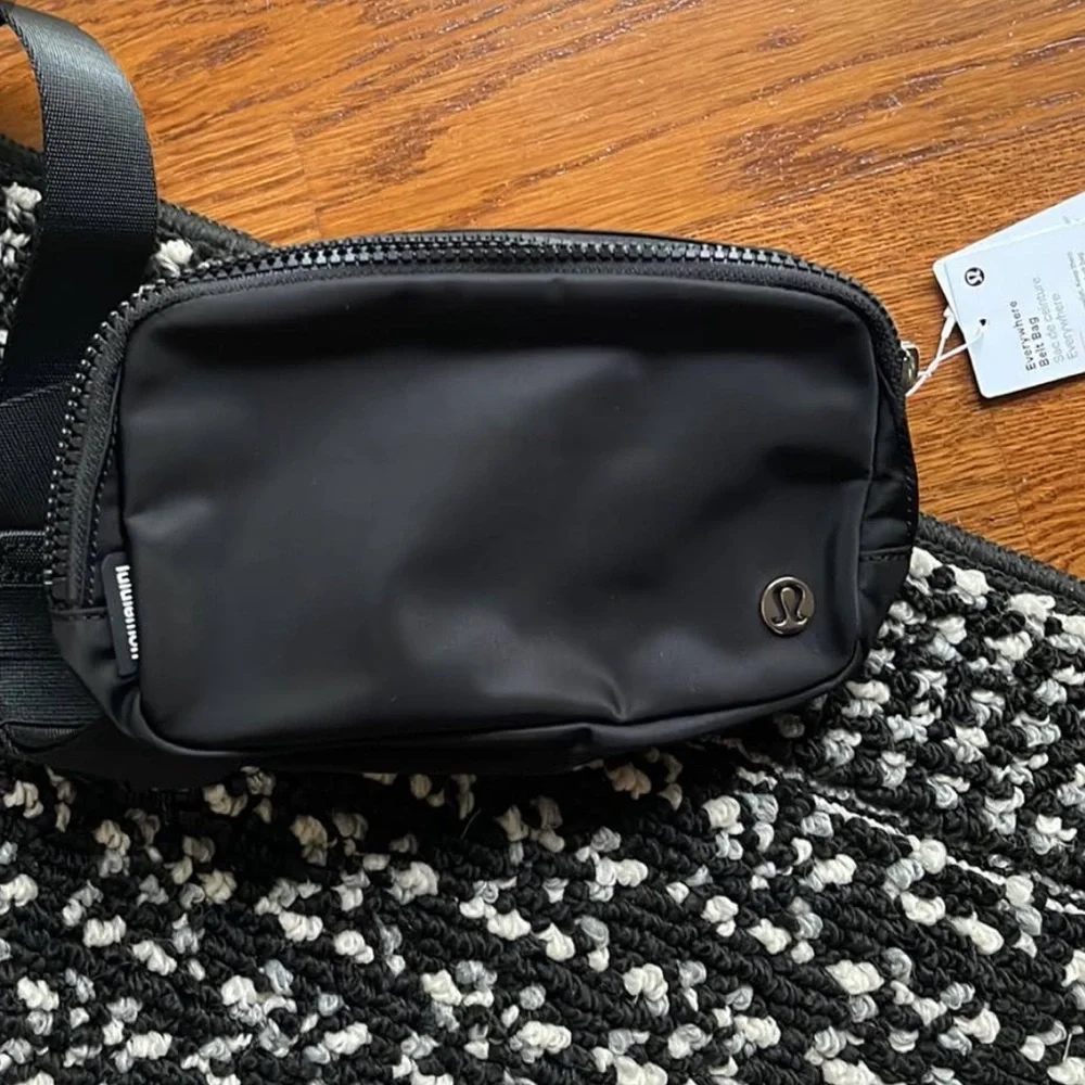 NWT Lululemon Everywhere Belt Bag Black Extended Strap - Picture 5 of 5